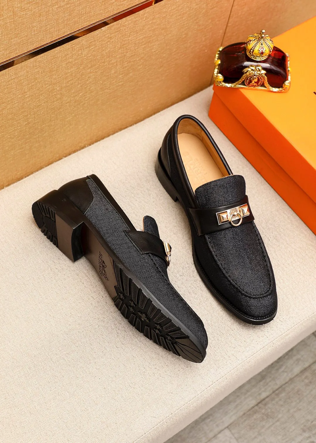 Men's shoes 💰442💐 Product trademark: HERMES "Hermès" casual leather shoes Regular size: 38-44 (45.46.47🉑️customized) Product materials: Selected imported fabric upper + classic hardware buckle, imported water-dyed 🐂 cowhide lining. Strong three-dimensional visual effect, combined outsole Color: 3⃣️colors available